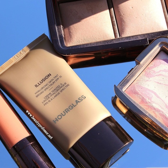 Hourglass Illusion Hyaluronic Skin Tint - Ivory - Picture 8 of 8